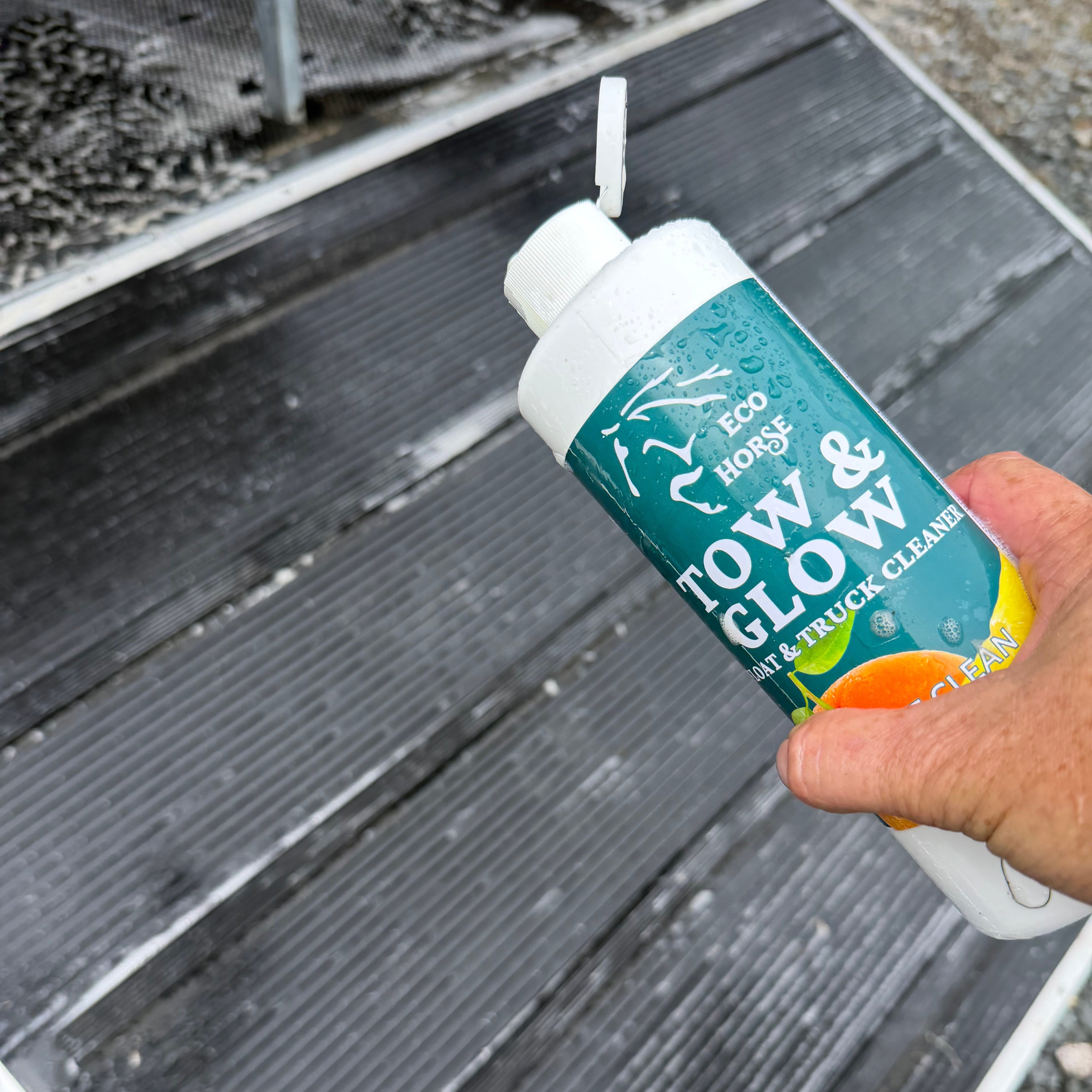 Tow &amp; Glow Float &amp; Truck Cleaner